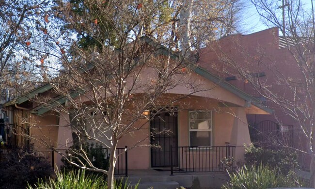 Building Photo - 409 I St Unit 2