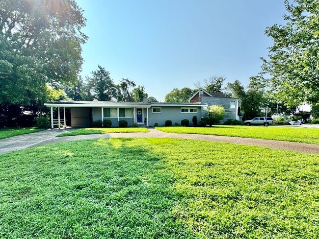 Building Photo - 3-Bedroom Home In Laurel Manor - Fenced Ba...