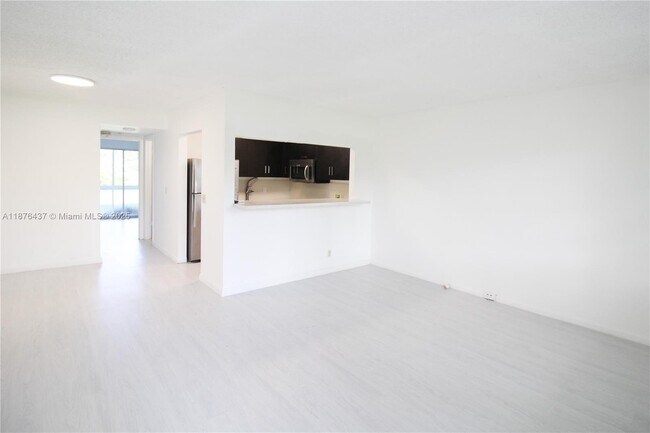 Photo - 319 Newport V Unit 319