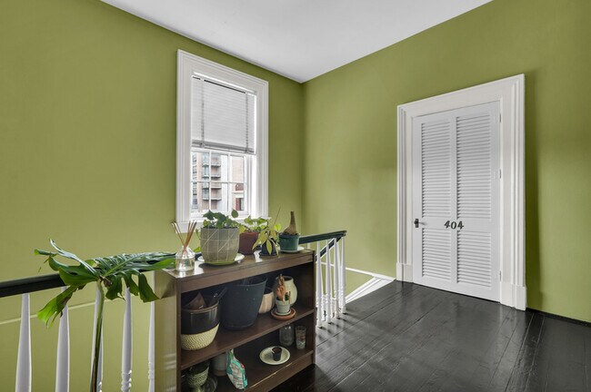 Photo - 112 E Harris St