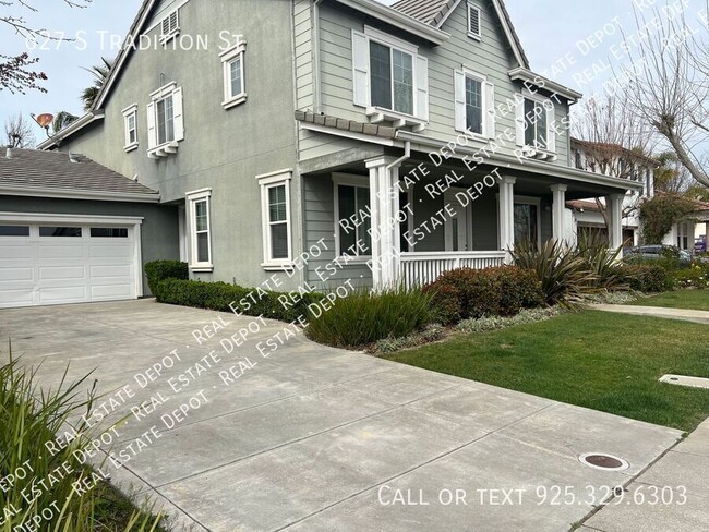 Building Photo - 627 Tradition St