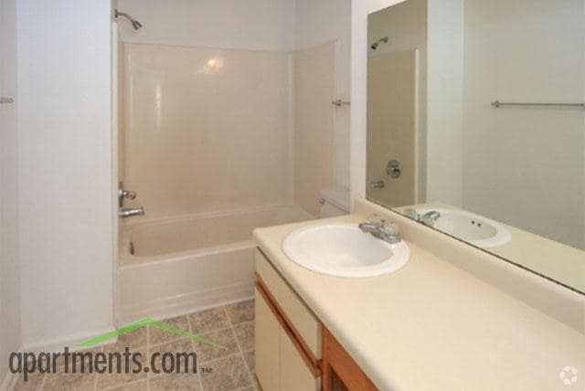 Bathroom - Laurelwood Park Apartments