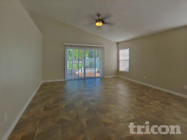 Photo - 302 Anorak St