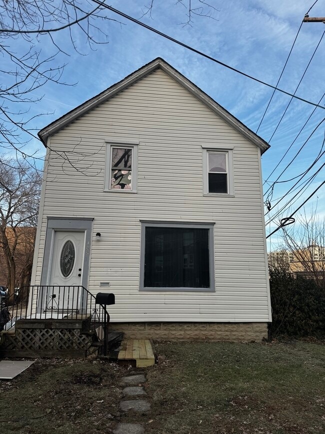 Building Photo - 1488 E Thacker St Unit 1