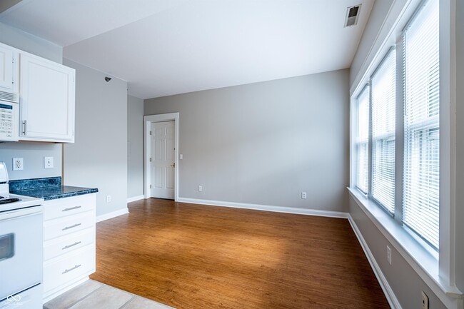 Photo - 234 E 9th St Unidad 305