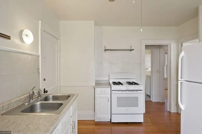 Photo - 2748 Aldrich Ave S
