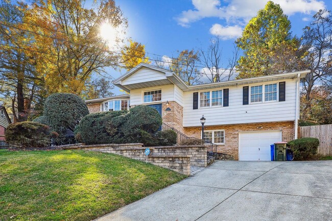 Great 5BR 3.5 Bath Home in Potomac! - Great 5BR 3.5 Bath Home in Potomac!