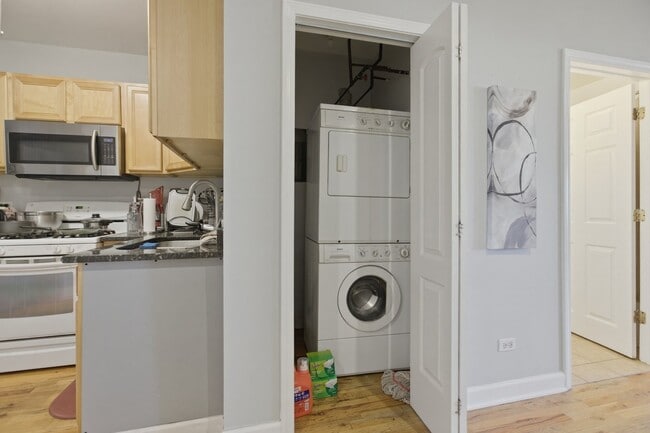 Photo - 1051 N Milwaukee Ave Unit 2