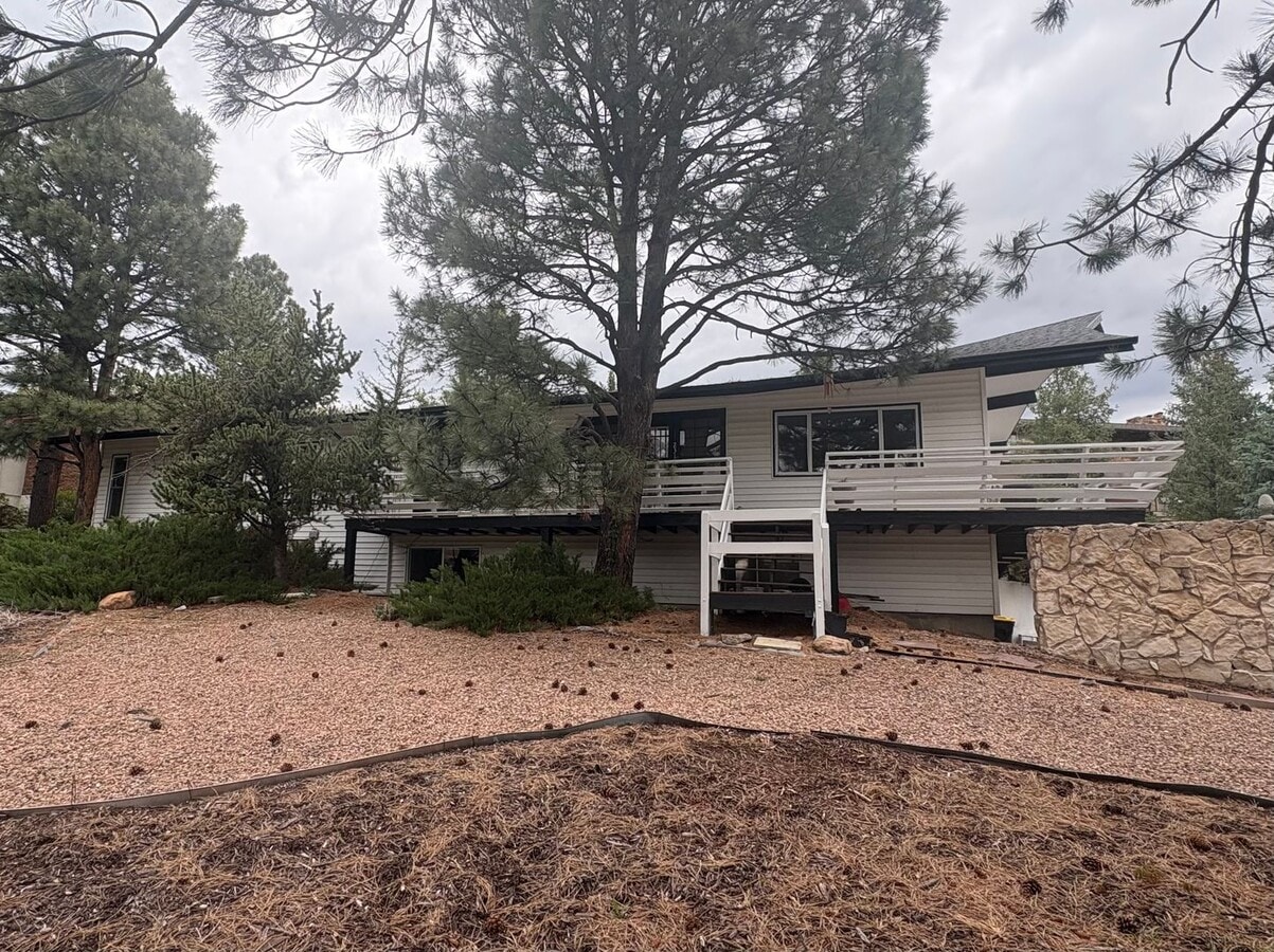 Beautiful Skyway home in District 12 - Beautiful Skyway home in District 12