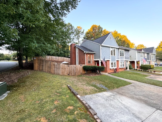 Photo - 1141 Berkley Dr SE