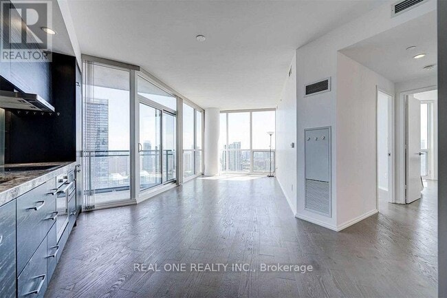 Photo - 45 Charles St E Unité 812