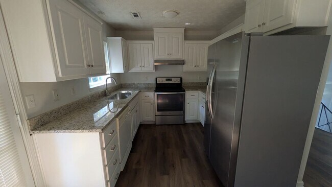 Photo - Charming 5 Bed/2 Bath home in Riverdale!