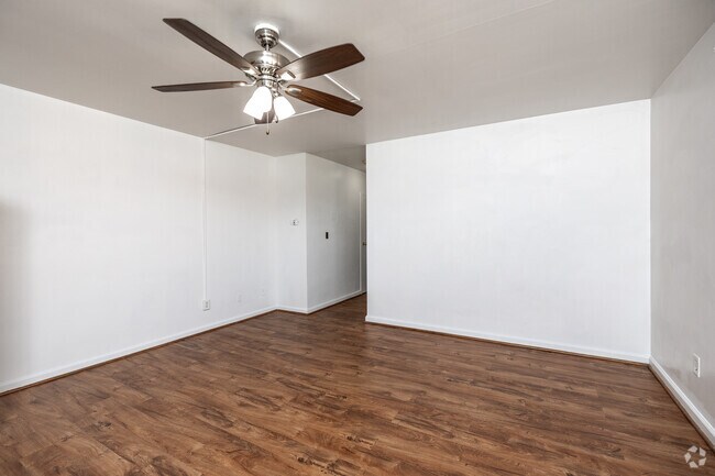 Studio - 500 SF - Living Room