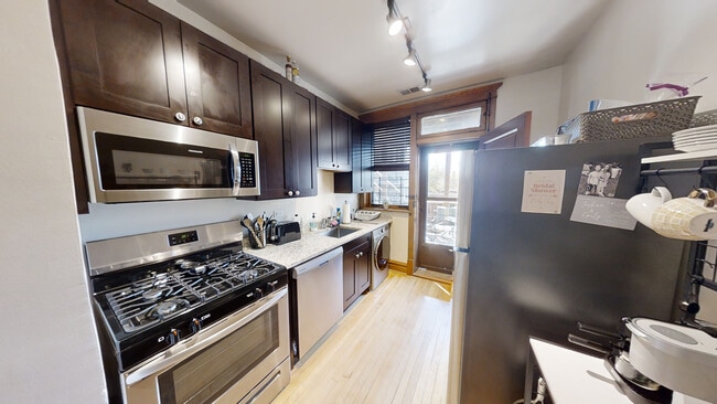 Photo - 3610 N Bosworth Ave Unit 2