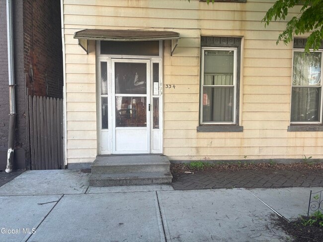 Building Photo - 334 4th St Unit 3