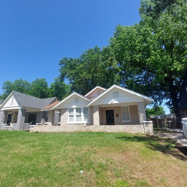 Photo - 888 N Willett St House