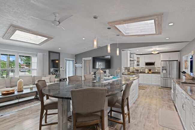 Photo - 199 N Country Club Blvd