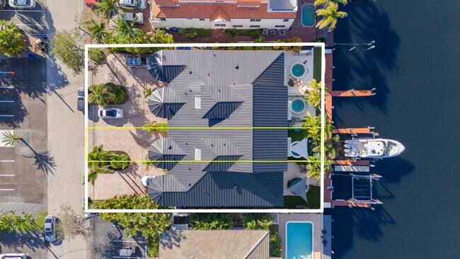 Building Photo - 2739 NE 15th St