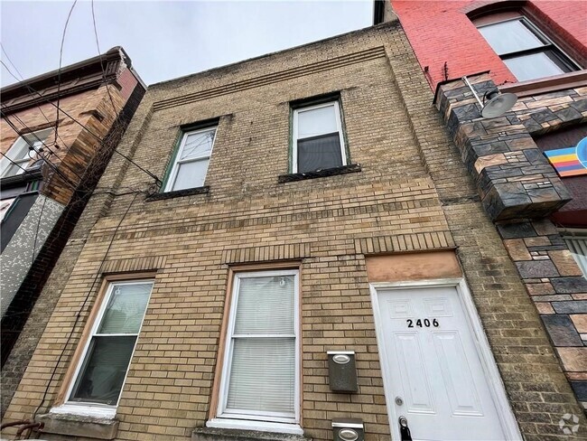 Building Photo - 2406 Peach St Rental