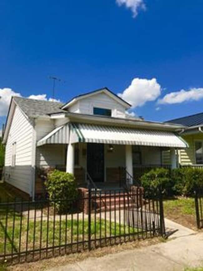 Building Photo - 2 bedroom house in Church Hill! Central air, yard, all electric and laundry!