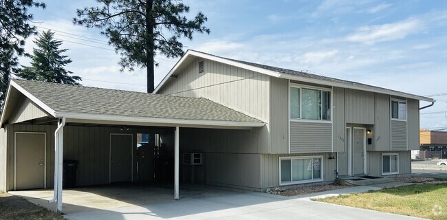 Building Photo - 1624 2nd St Rental