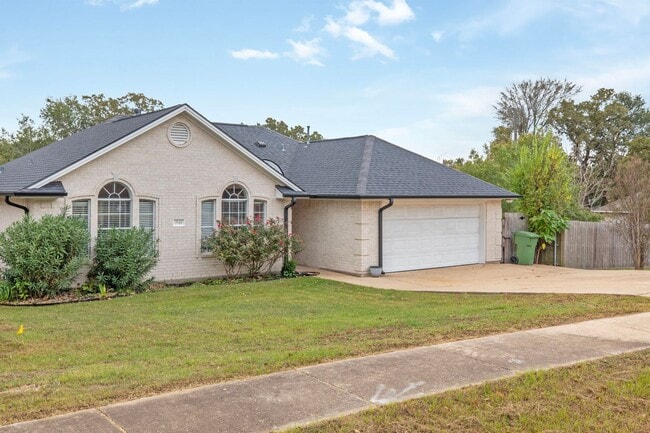 Photo - MAY MOVE IN!  3 Bed, 2 Bath Home in Bryan Available Now!