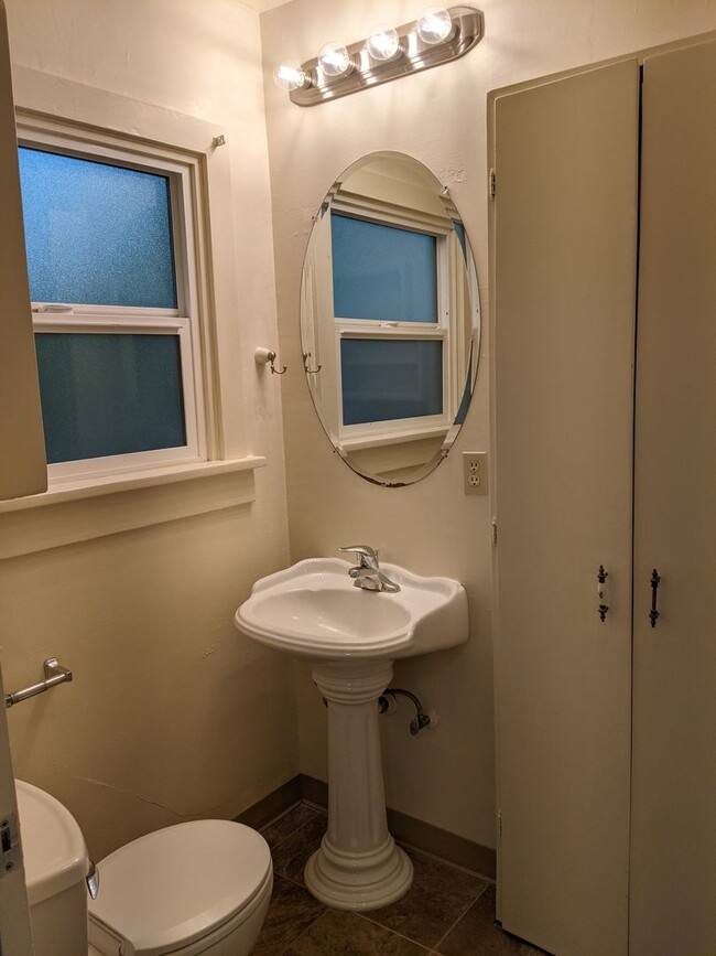 Photo - Nice 2-Bedroom, 1-Bath Duplex In Downtown Eugene!