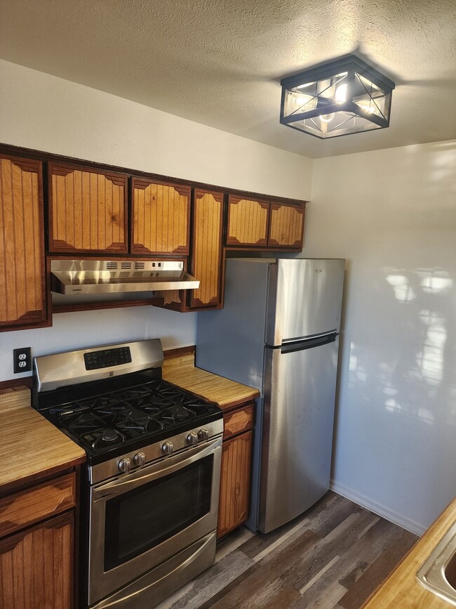 Building Photo - 800 Chelwood Park Blvd NE Unit B Rental