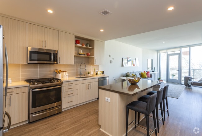 1 BR, 1 BA - 908 SF