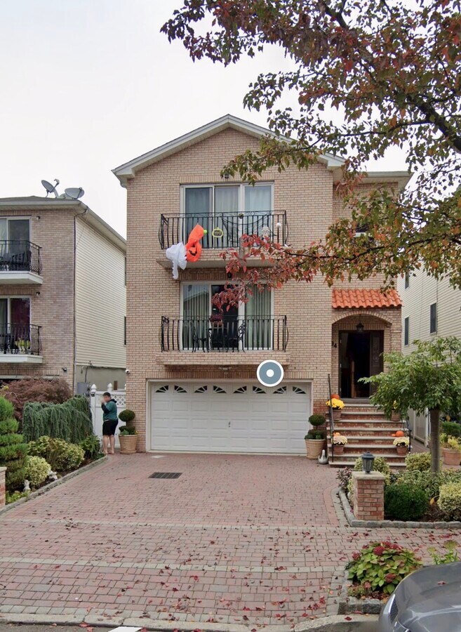 Amplio apartamento de 3 habitaciones y 2 baños en el segundo piso, ubicado en una tranquila calle sin salida en Ironbound. - 34-36 Carmen Ct Casa