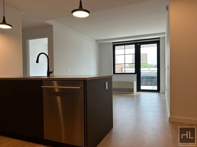 Photo - NORTHERN BOULEVARD Unidad PHA