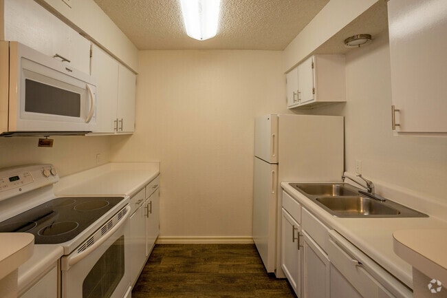 1BR, 1BA - 625SF