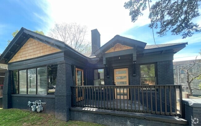 B unit ( triplex apt hm) - 998 Woodbourne Dr SW Unit A Rental