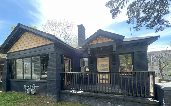 Una unidad ( triple valor hm) - 998 Woodbourne Dr SW Casa Unidad A