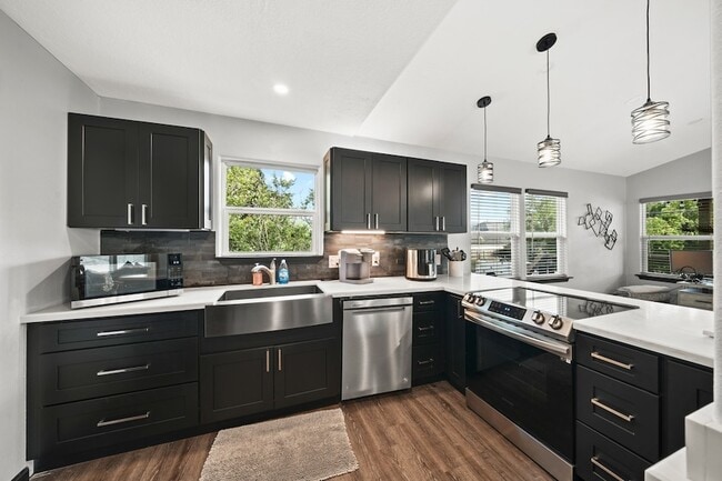 3802 Bayshore Dr