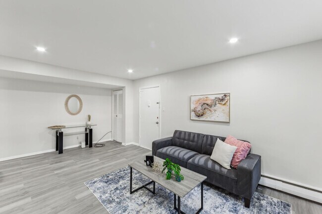 Photo - 424 Wharton Dr Unit SI FL3-ID1613002P