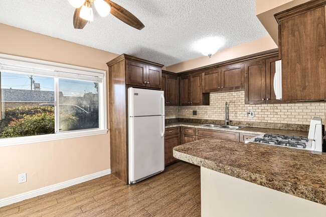 Photo - 1427 W Parade St Unit 03