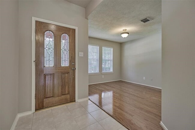 Photo - 135 N Wynnoak Cir