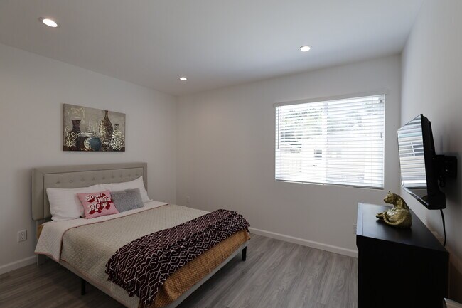 Photo - 18623 Bryant St