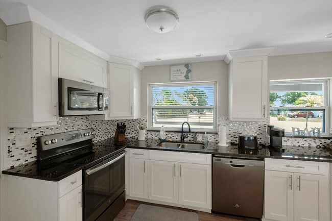 Photo - 1638 SE 28th St