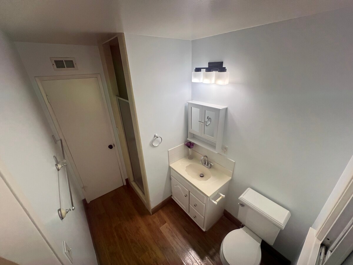 Photo - 10927 Woodley Ave