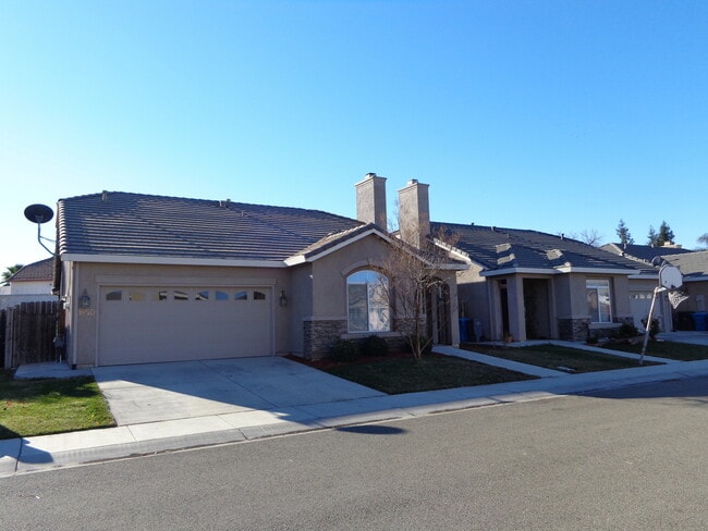 Building Photo - Beautiful 4 Bedroom, 2 Bath Home