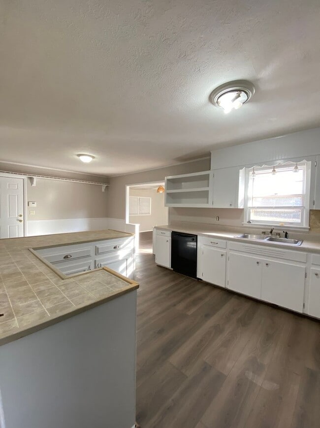 Photo - 18 Edwin Ave