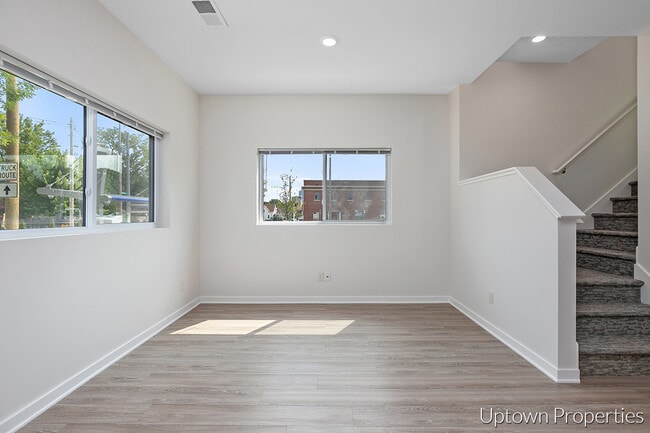 Photo - 937 Fulton St W