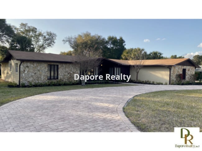 Photo - Large 4 Bedroom with NEW Flooring, Oversized Lot