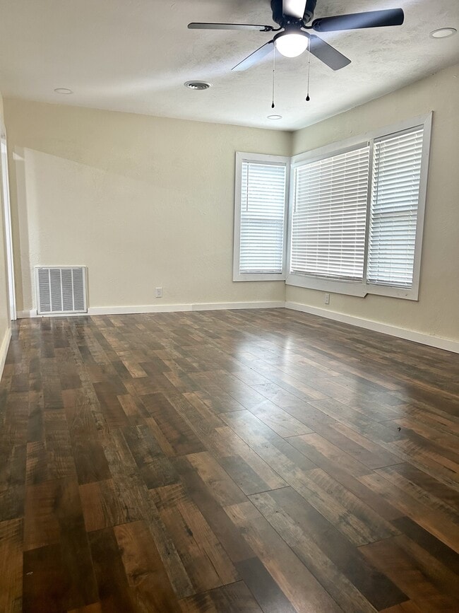 Photo - 1307 B St SE