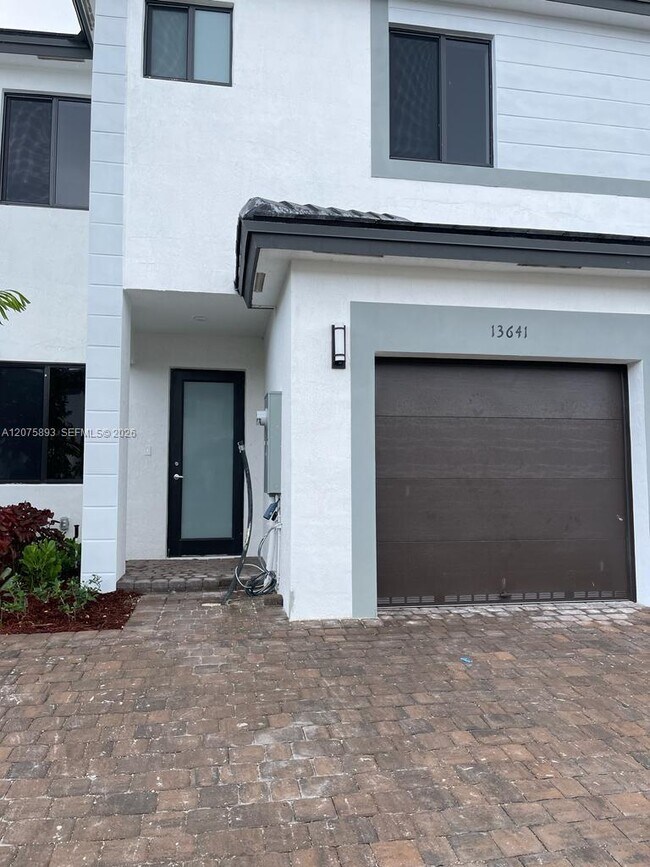 Building Photo - 13641 SW 157th Pl