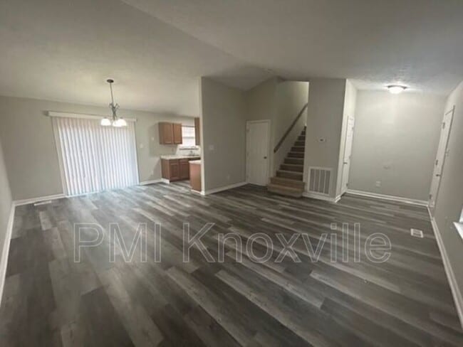 Photo - 2623 Crestpark Rd