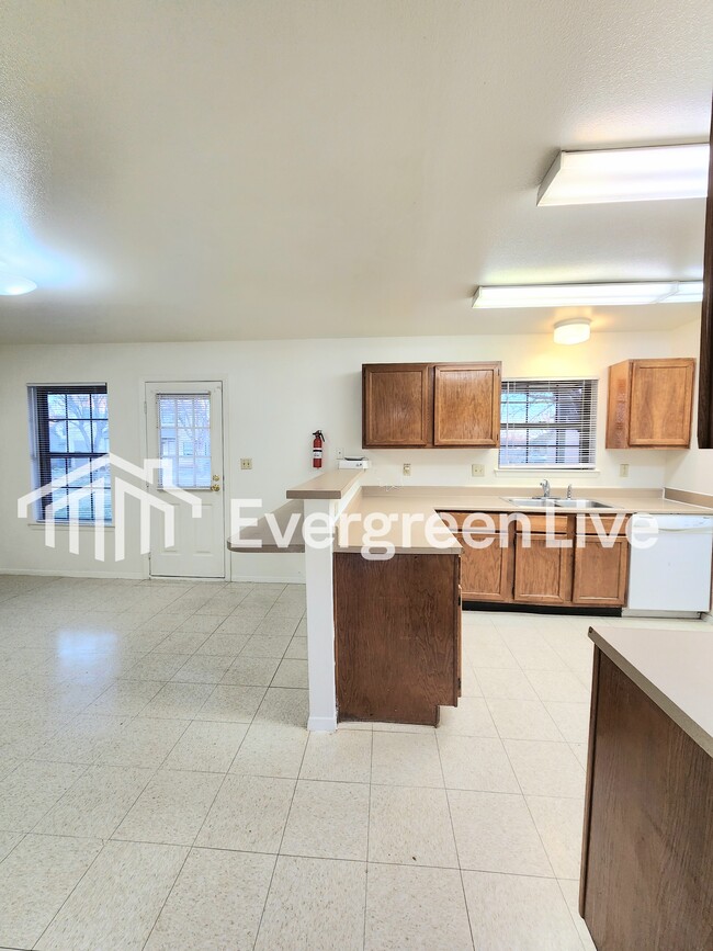 Photo - 213 Raven Dr