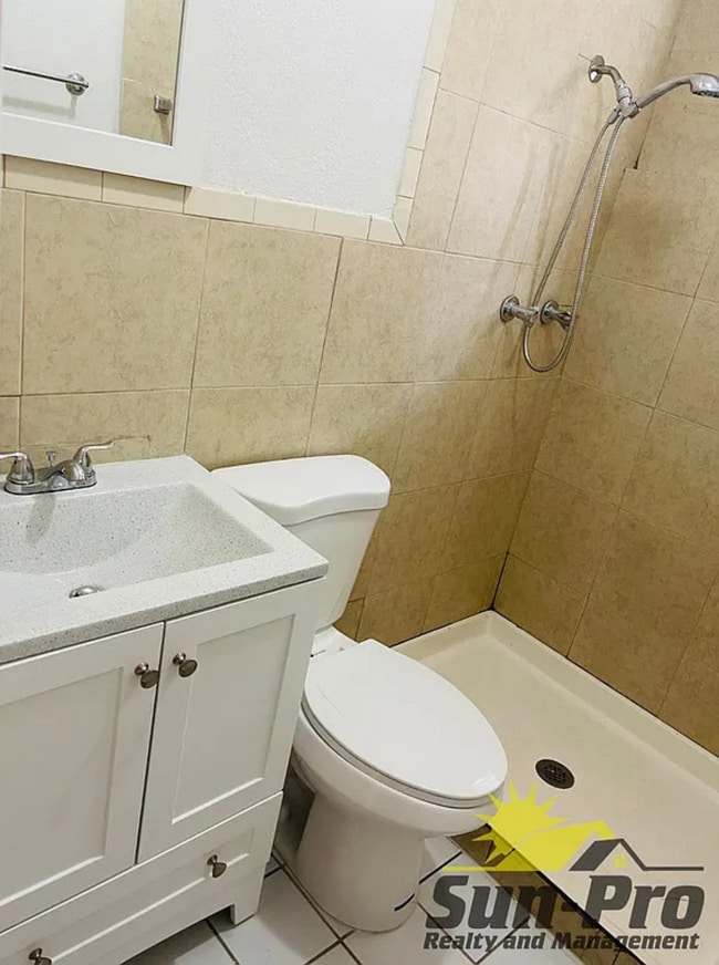 Photo - 708 Georgia St